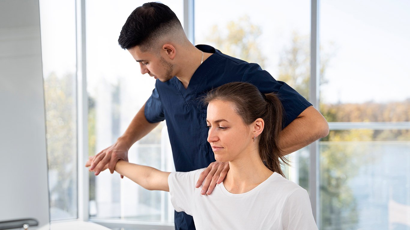 Frozen Shoulder Physiotherapy Treatment in Lucknow